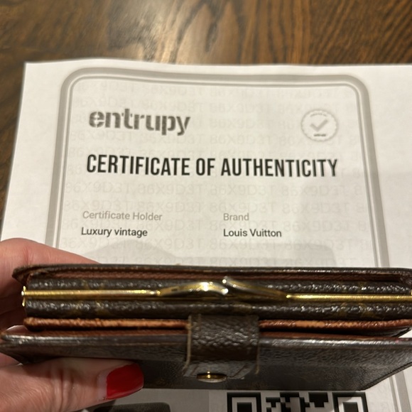 Authentic Louis Vuitton “Kiss Lock” wallet - Picture 2 of 9